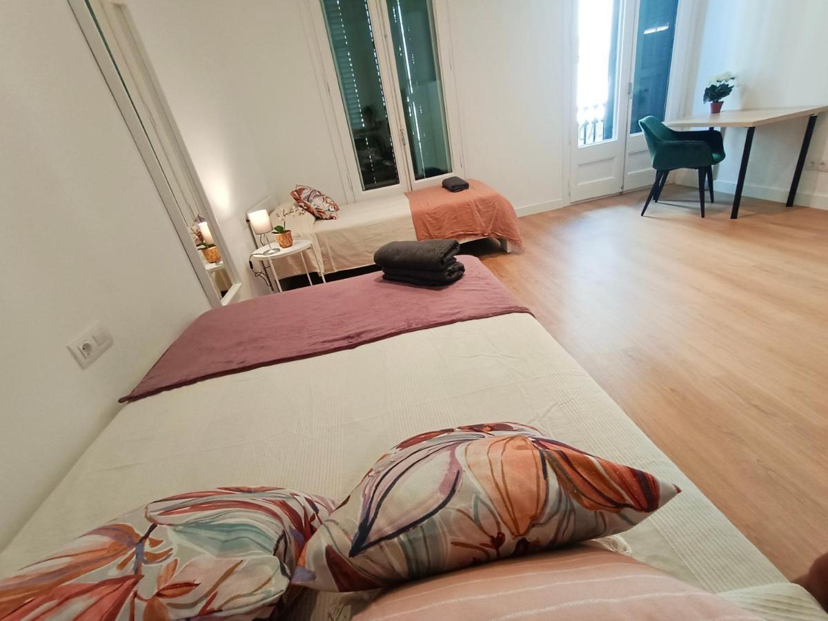 By Universitat Rooms Барселона Екстериор снимка