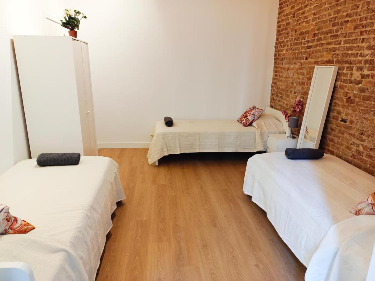 By Universitat Rooms Барселона Екстериор снимка