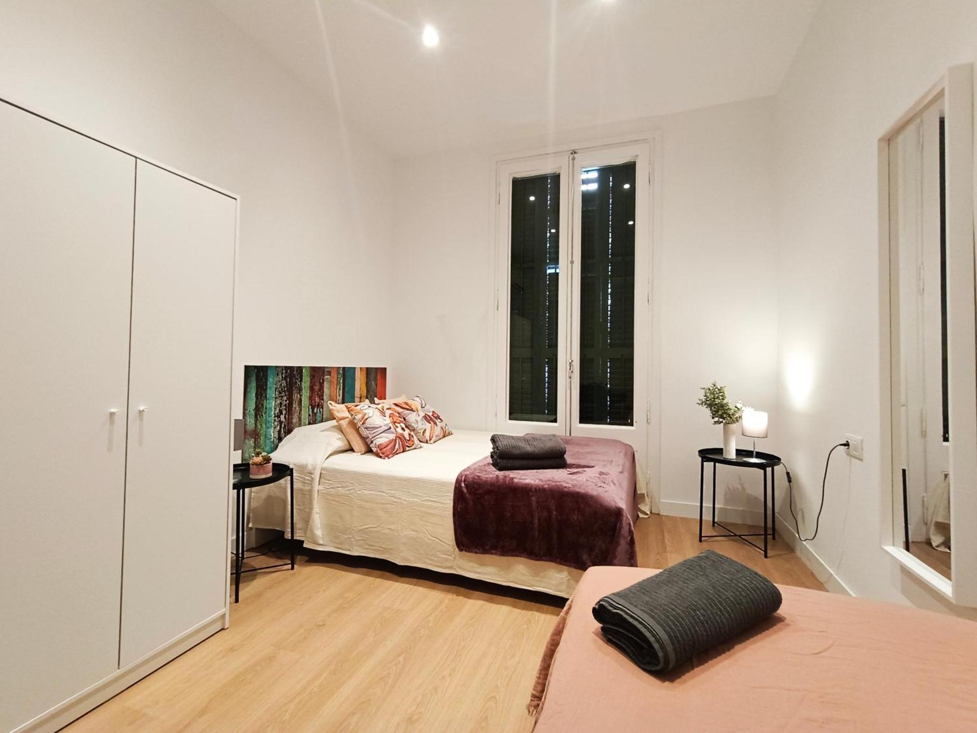 By Universitat Rooms Барселона Екстериор снимка